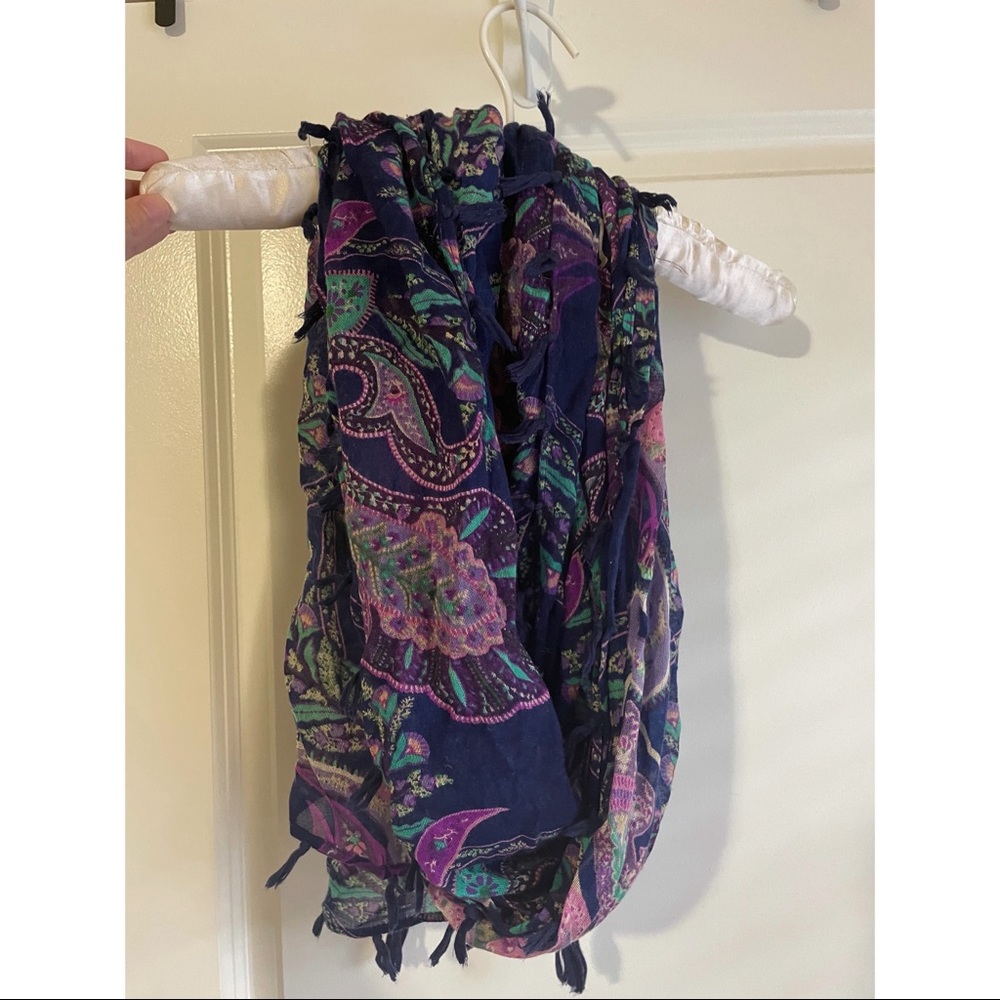 Purple scarf with Paisleys and tassels